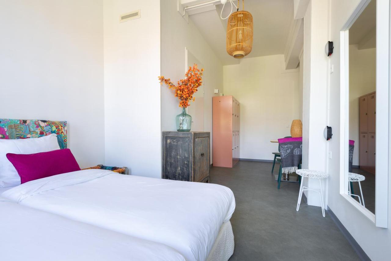 Pink Flamingo Boutique Hostel Гаага Экстерьер фото